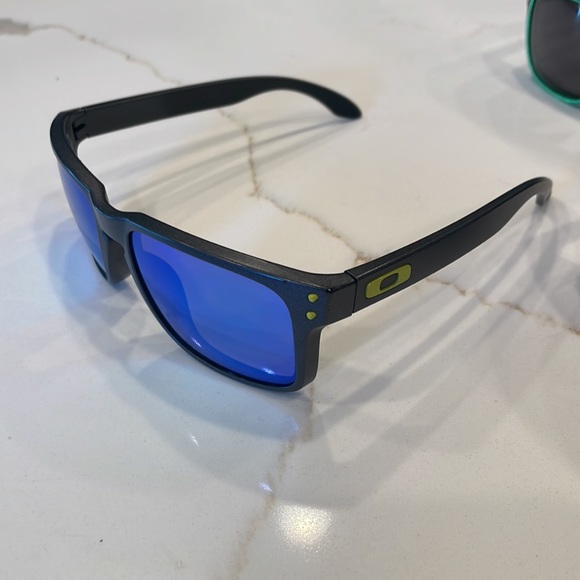 6 pairs of authentic Oakley Holbrook - Picture 3 of 10